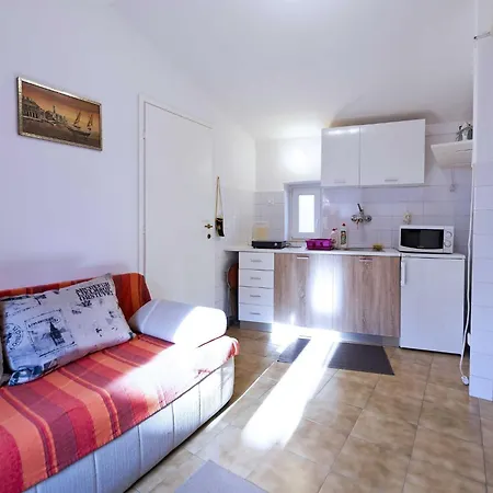 Niki - One-bedroom With Balcony A2 1 *