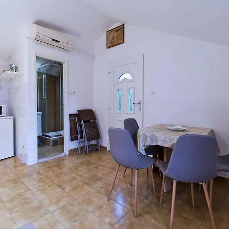 Niki - One-bedroom With Balcony A2 1