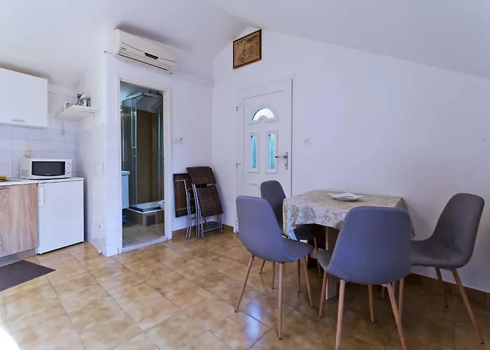 Niki - One-bedroom With Balcony A2 1