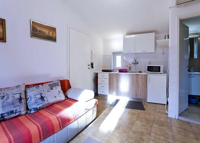 Niki - One-bedroom With Balcony A2 1 *